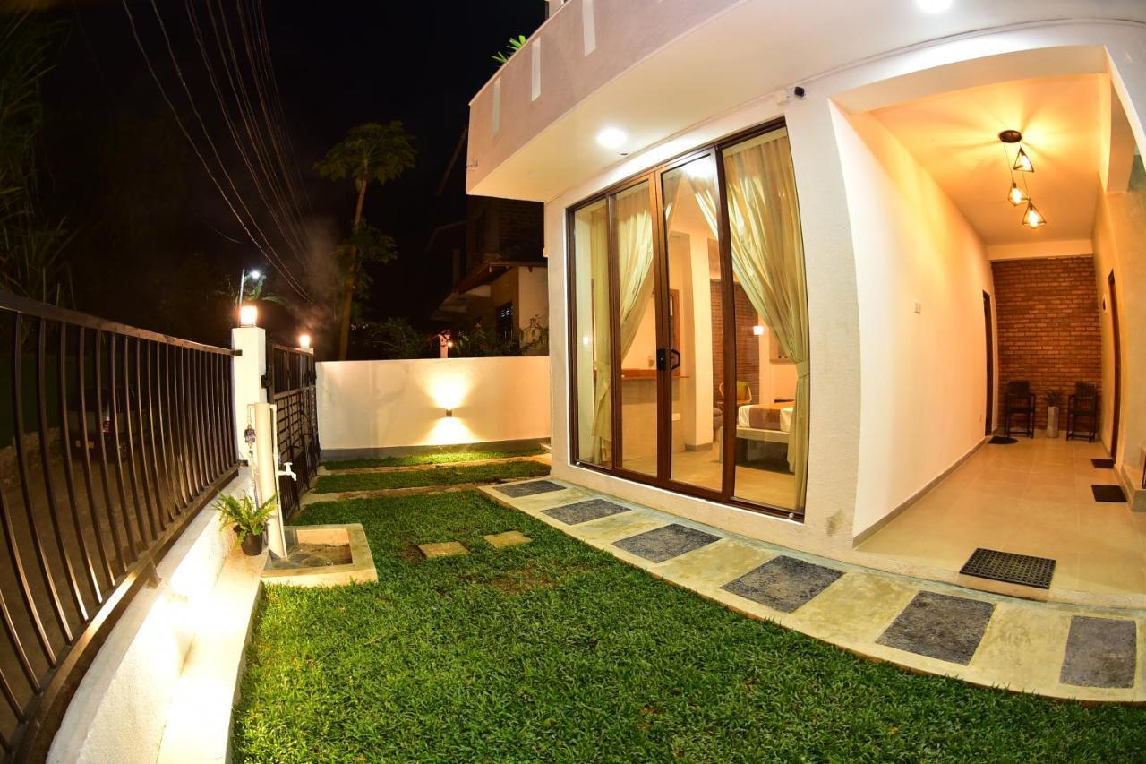 Lily Holiday Apartments Hikkaduwa Exterior photo