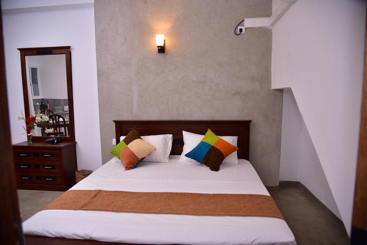 Lily Holiday Apartments Hikkaduwa Exterior photo